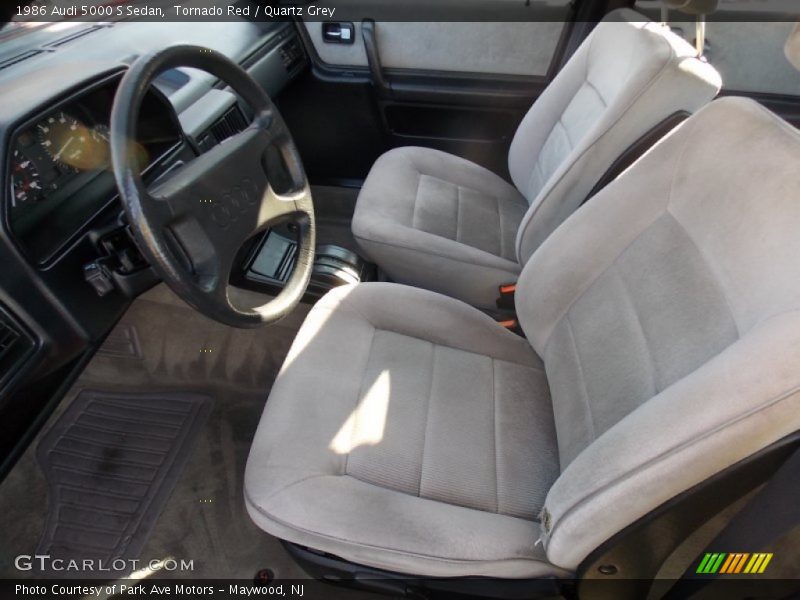 Front Seat of 1986 5000 S Sedan