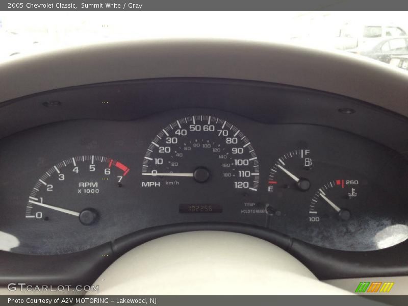 Summit White / Gray 2005 Chevrolet Classic