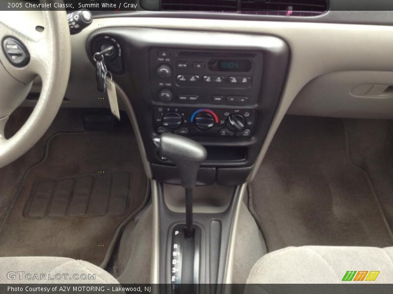 Summit White / Gray 2005 Chevrolet Classic