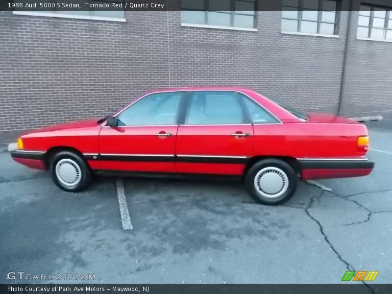  1986 5000 S Sedan Tornado Red