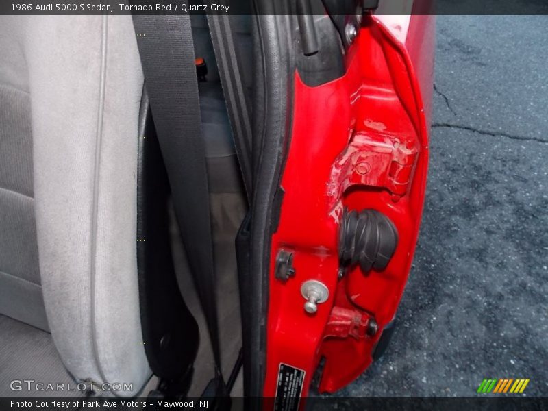 Tornado Red / Quartz Grey 1986 Audi 5000 S Sedan