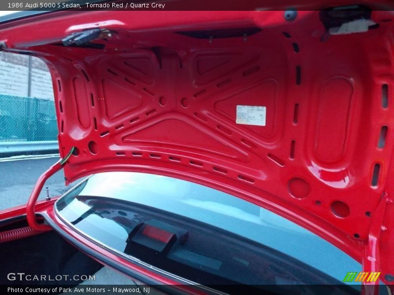 Tornado Red / Quartz Grey 1986 Audi 5000 S Sedan