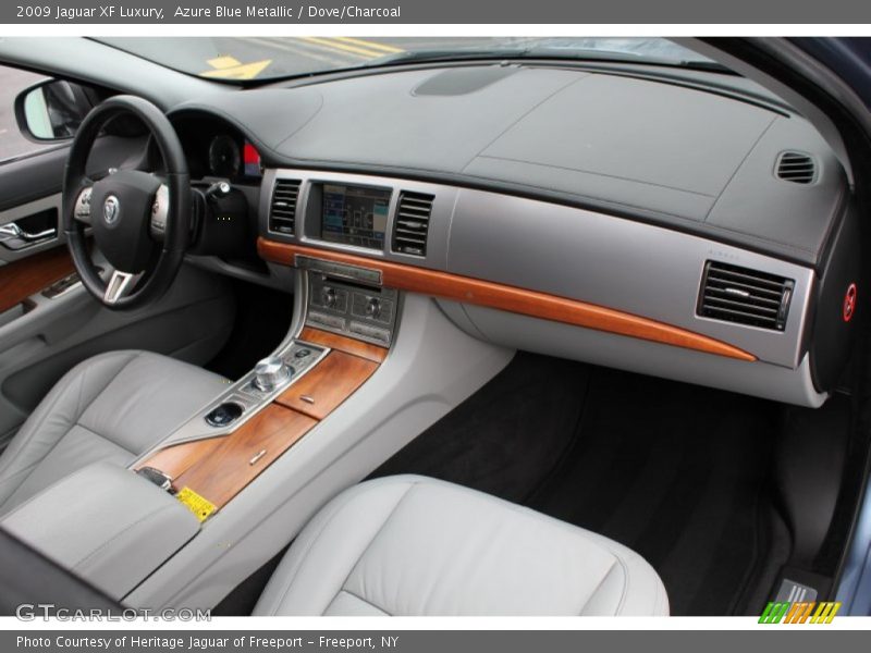 Dashboard of 2009 XF Luxury
