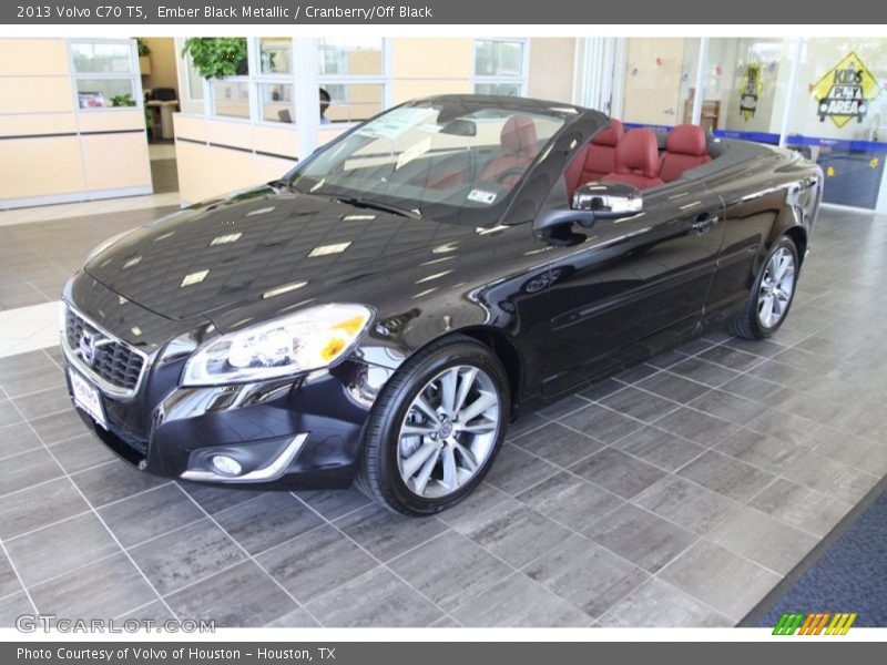 Front 3/4 View of 2013 C70 T5