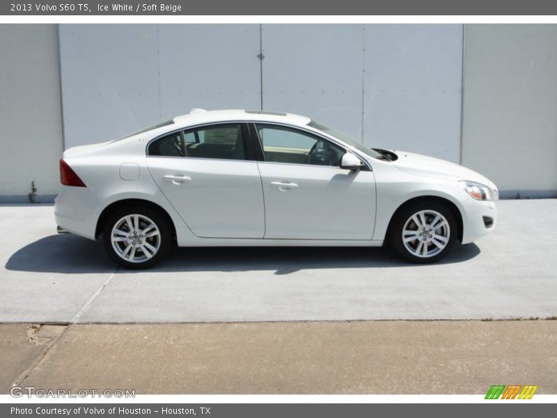 Ice White / Soft Beige 2013 Volvo S60 T5