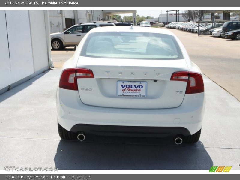 Ice White / Soft Beige 2013 Volvo S60 T5