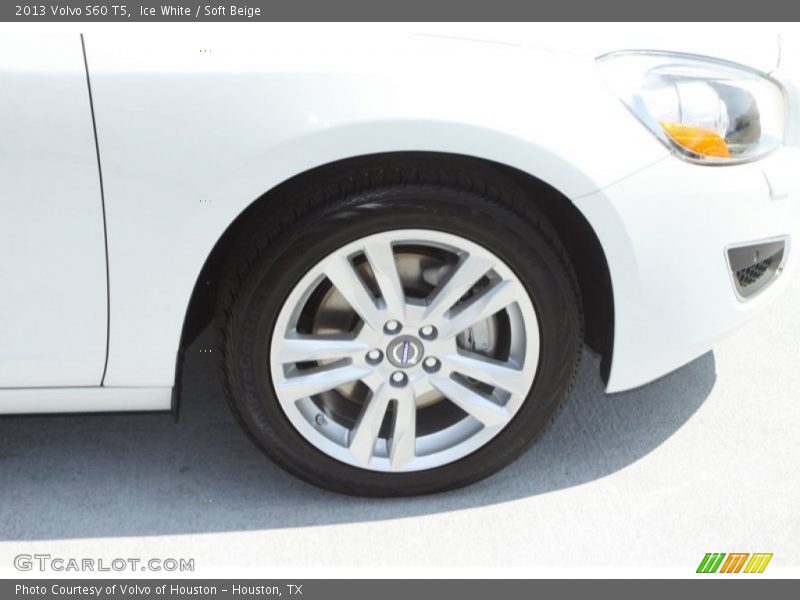 Ice White / Soft Beige 2013 Volvo S60 T5