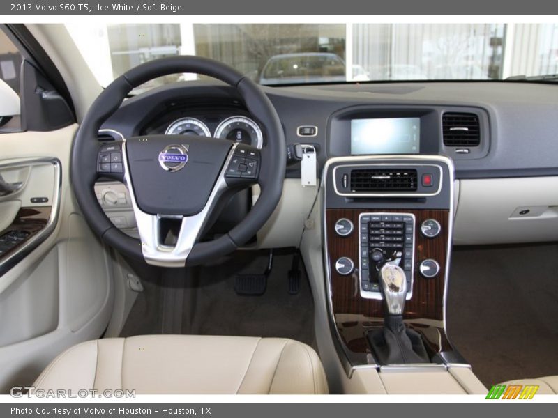 Ice White / Soft Beige 2013 Volvo S60 T5