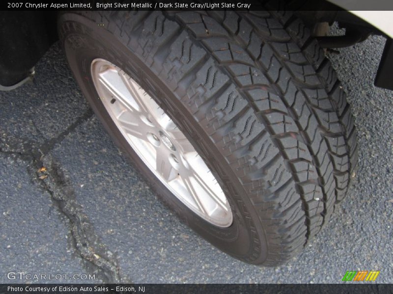 Bright Silver Metallic / Dark Slate Gray/Light Slate Gray 2007 Chrysler Aspen Limited