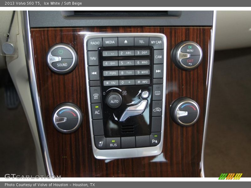 Ice White / Soft Beige 2013 Volvo S60 T5