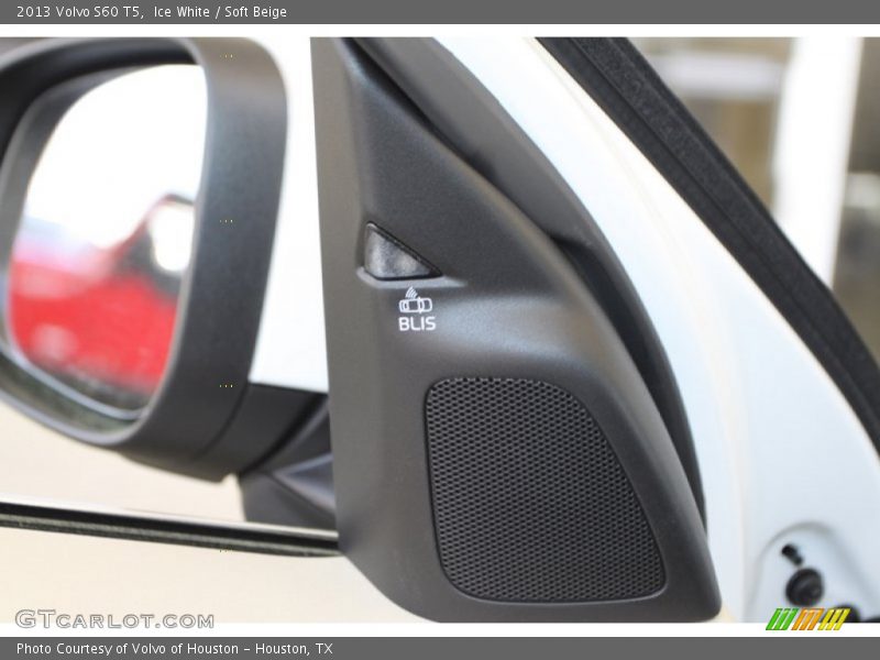Ice White / Soft Beige 2013 Volvo S60 T5