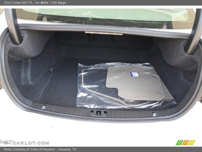 Ice White / Soft Beige 2013 Volvo S60 T5