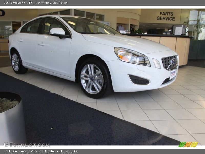 Ice White / Soft Beige 2013 Volvo S60 T5