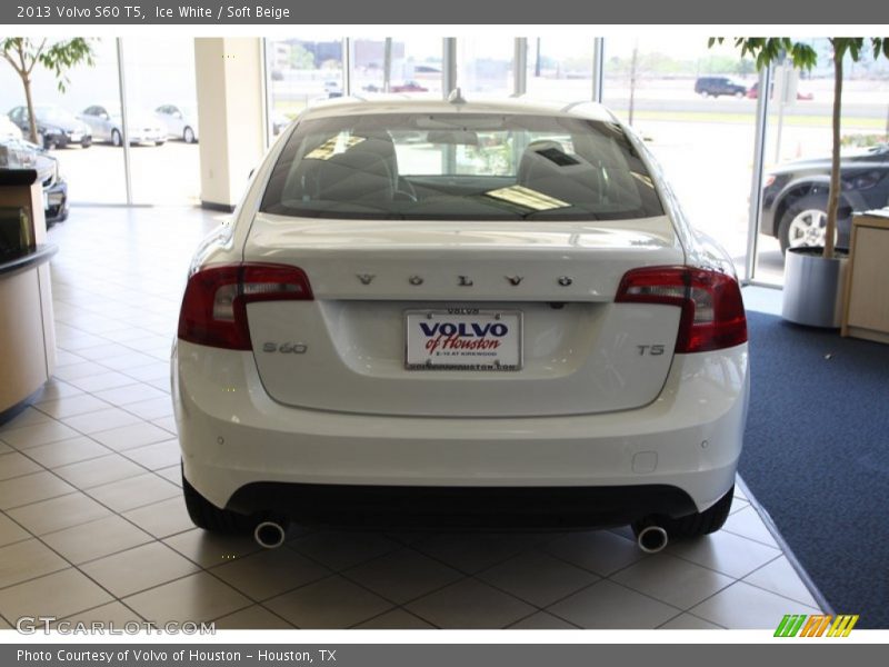 Ice White / Soft Beige 2013 Volvo S60 T5