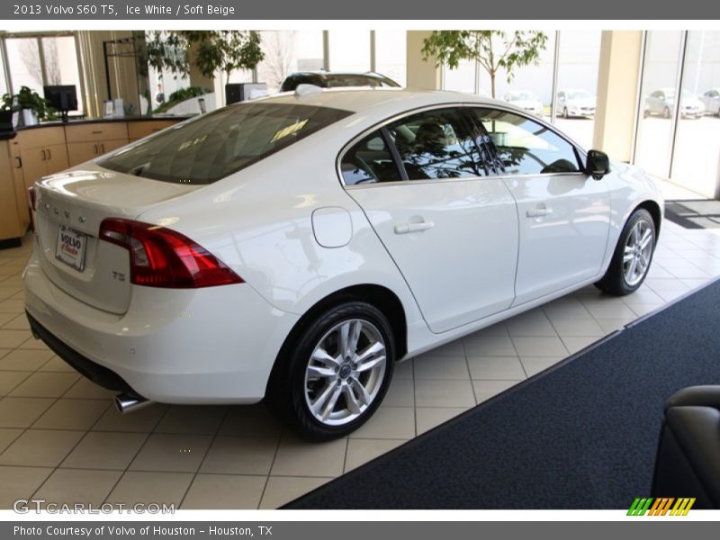 Ice White / Soft Beige 2013 Volvo S60 T5