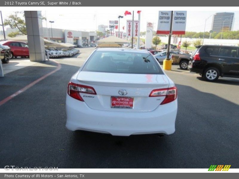 Super White / Black 2012 Toyota Camry SE