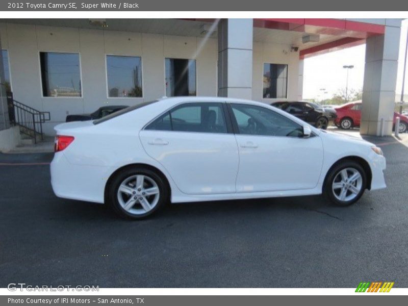 Super White / Black 2012 Toyota Camry SE