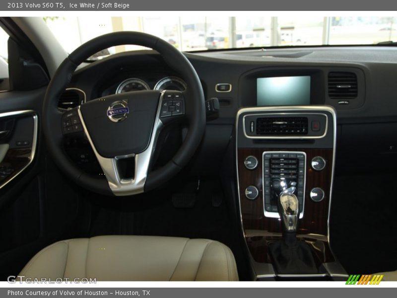 Ice White / Soft Beige 2013 Volvo S60 T5
