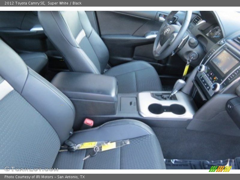 Super White / Black 2012 Toyota Camry SE