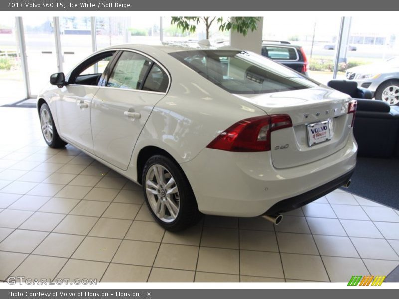 Ice White / Soft Beige 2013 Volvo S60 T5