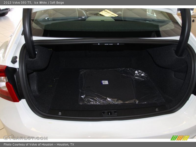 Ice White / Soft Beige 2013 Volvo S60 T5