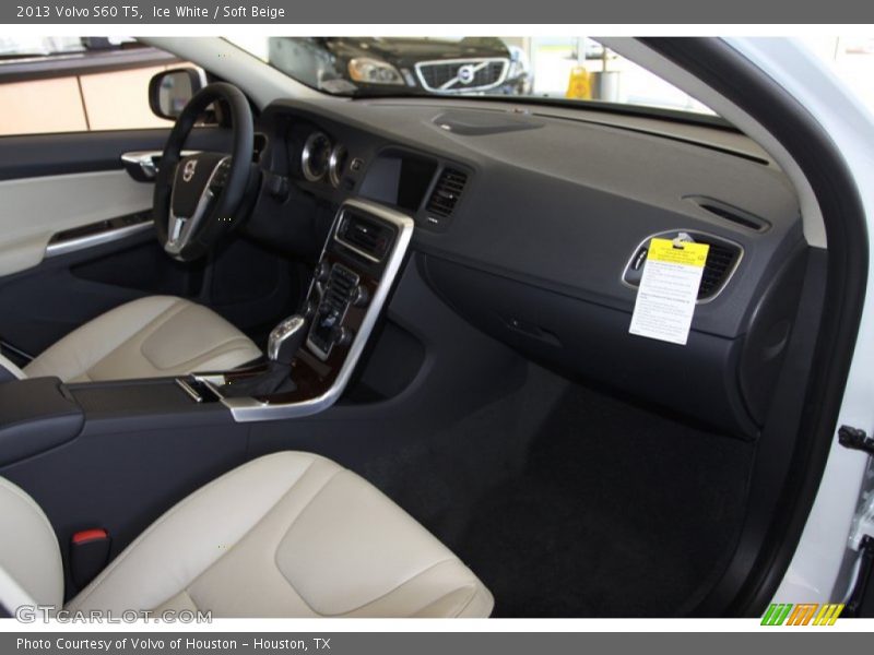 Ice White / Soft Beige 2013 Volvo S60 T5