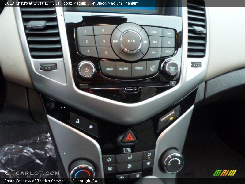Blue Topaz Metallic / Jet Black/Medium Titanium 2013 Chevrolet Cruze LS