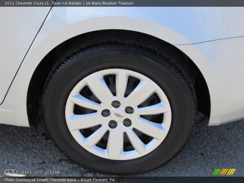 Silver Ice Metallic / Jet Black/Medium Titanium 2011 Chevrolet Cruze LS
