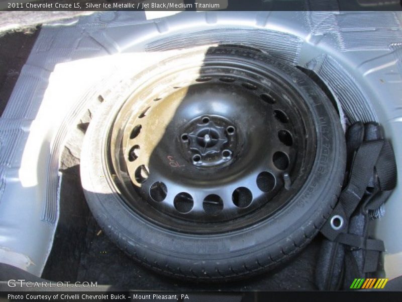 Silver Ice Metallic / Jet Black/Medium Titanium 2011 Chevrolet Cruze LS