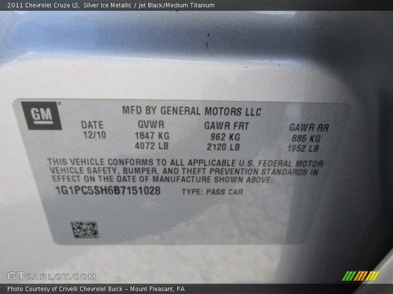 Silver Ice Metallic / Jet Black/Medium Titanium 2011 Chevrolet Cruze LS