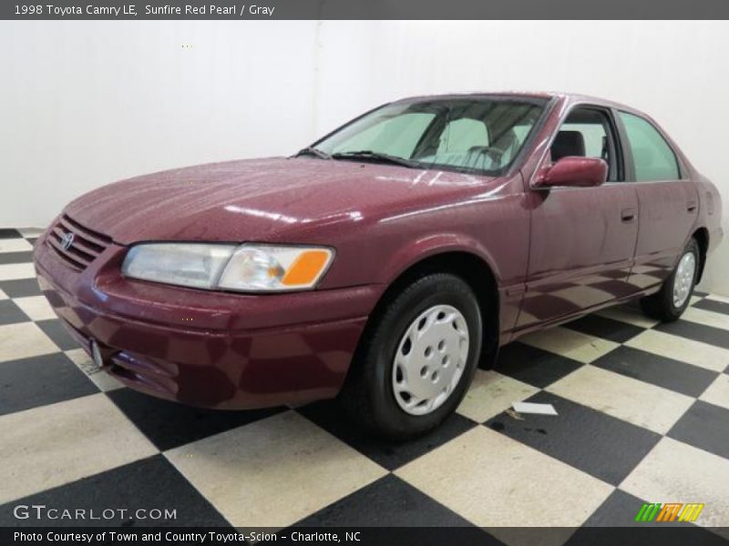 Sunfire Red Pearl / Gray 1998 Toyota Camry LE