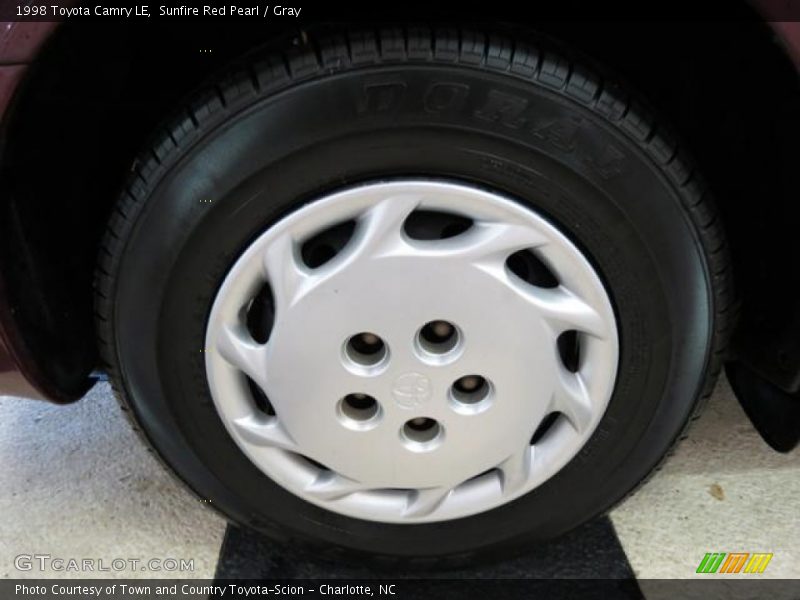 Sunfire Red Pearl / Gray 1998 Toyota Camry LE