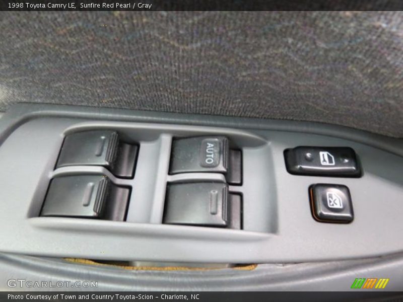 Sunfire Red Pearl / Gray 1998 Toyota Camry LE