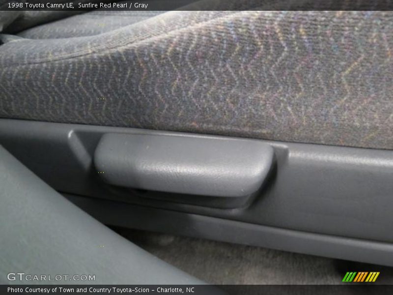 Sunfire Red Pearl / Gray 1998 Toyota Camry LE