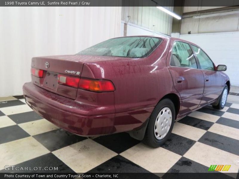 Sunfire Red Pearl / Gray 1998 Toyota Camry LE