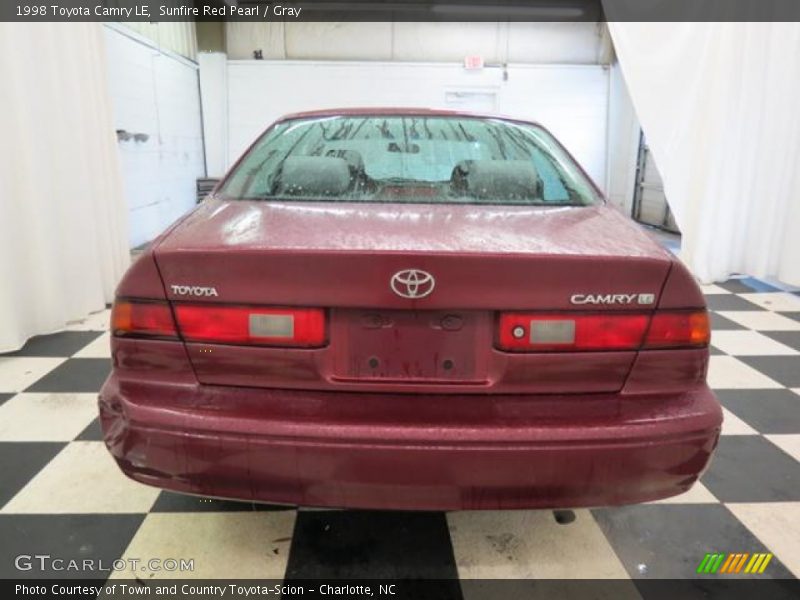 Sunfire Red Pearl / Gray 1998 Toyota Camry LE