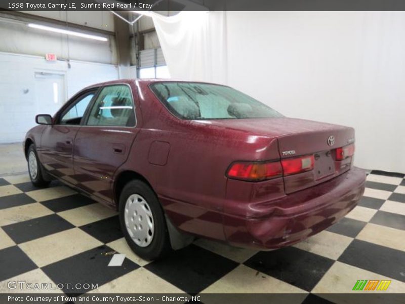 Sunfire Red Pearl / Gray 1998 Toyota Camry LE