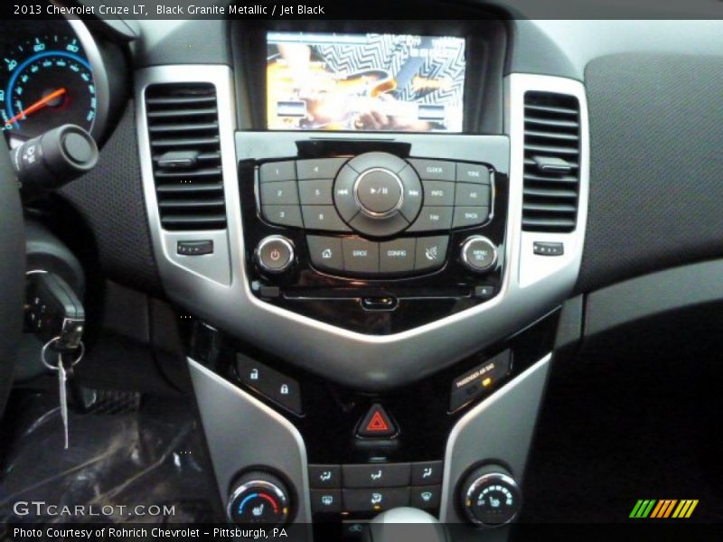 Controls of 2013 Cruze LT