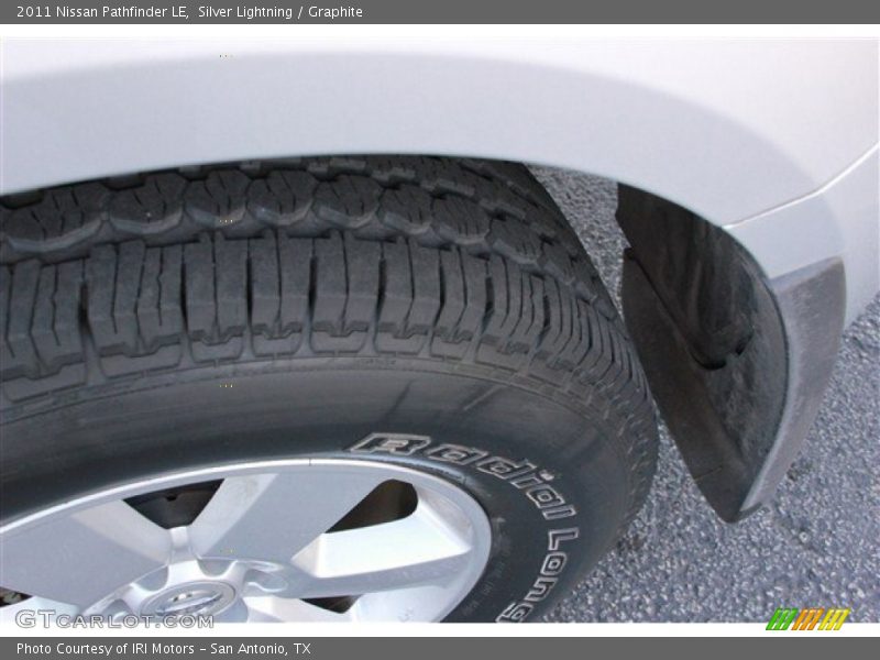 Silver Lightning / Graphite 2011 Nissan Pathfinder LE