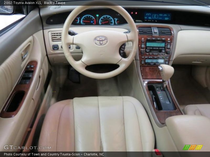 Black / Taupe 2002 Toyota Avalon XLS
