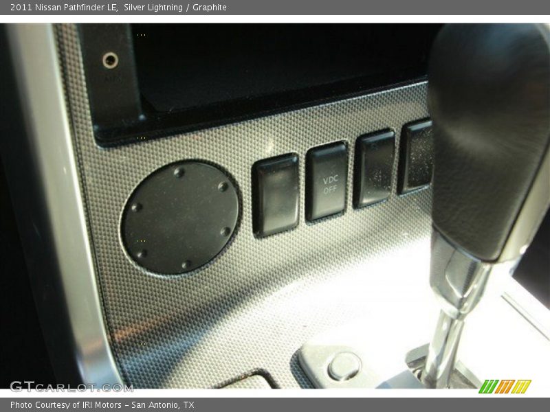 Silver Lightning / Graphite 2011 Nissan Pathfinder LE