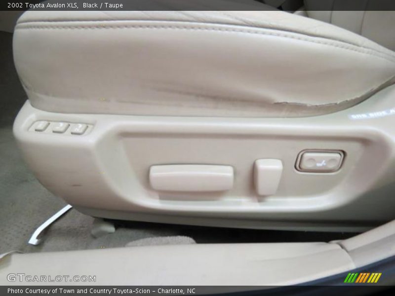 Black / Taupe 2002 Toyota Avalon XLS