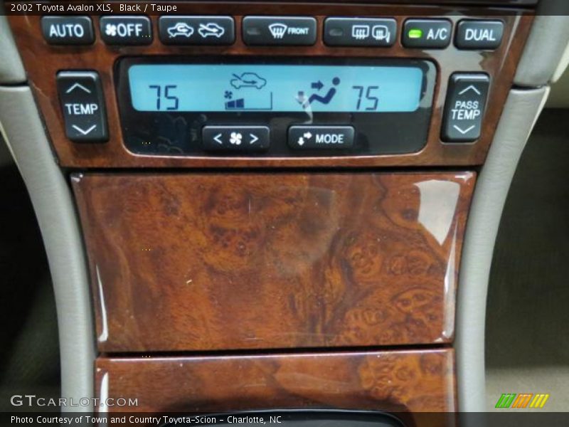 Black / Taupe 2002 Toyota Avalon XLS