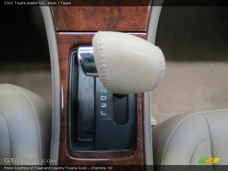 Black / Taupe 2002 Toyota Avalon XLS