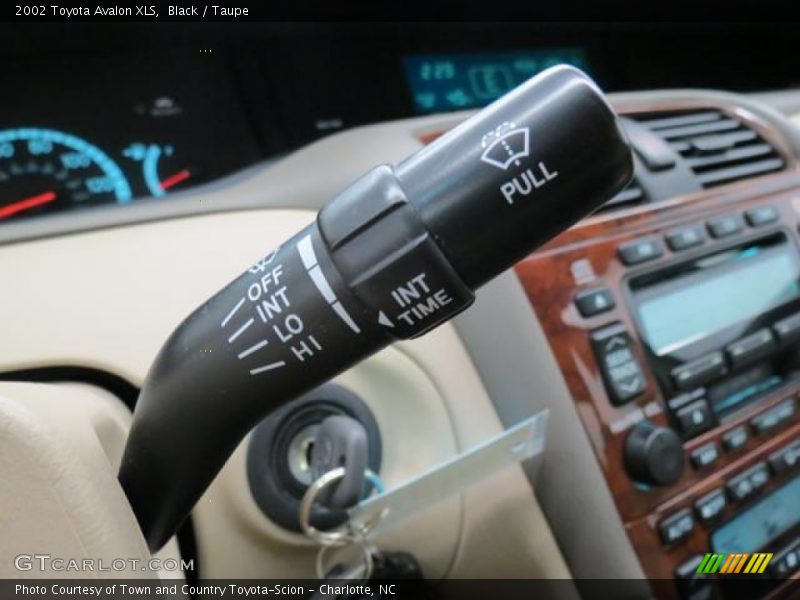 Black / Taupe 2002 Toyota Avalon XLS