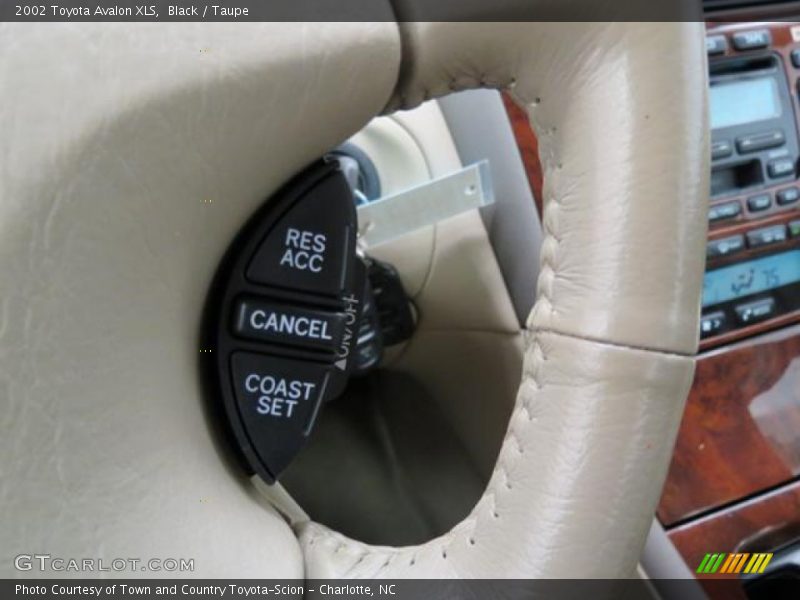Black / Taupe 2002 Toyota Avalon XLS