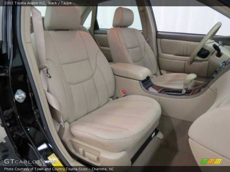 Black / Taupe 2002 Toyota Avalon XLS