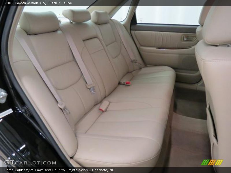 Black / Taupe 2002 Toyota Avalon XLS