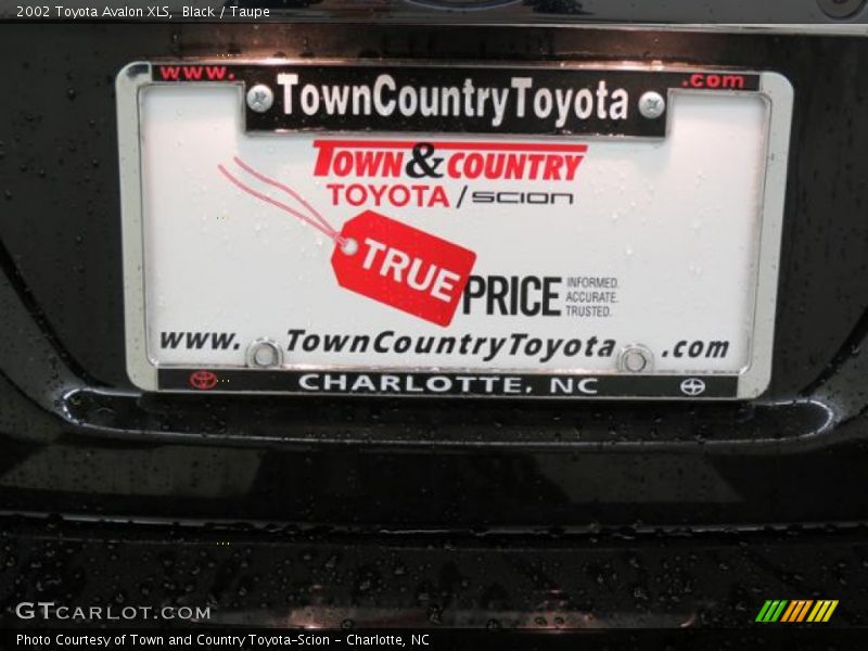 Black / Taupe 2002 Toyota Avalon XLS