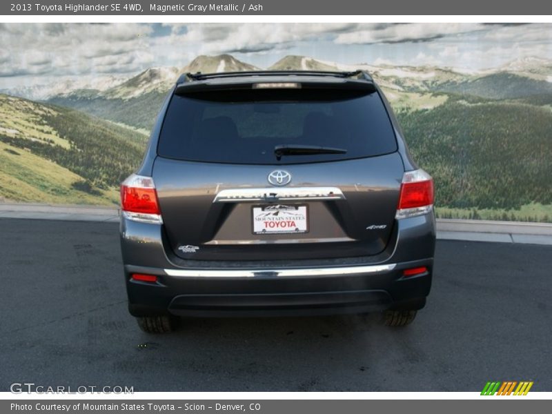Magnetic Gray Metallic / Ash 2013 Toyota Highlander SE 4WD